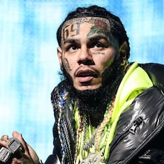 La furiosa reacción de Tekashi 6ix9ine tras la retención de su madre mientras robaban en su casa: “Unos cobardes que esperaron...”