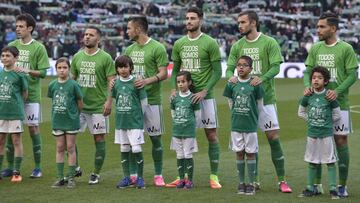 Camisetas de apoyo a Zozulya en el once del Betis