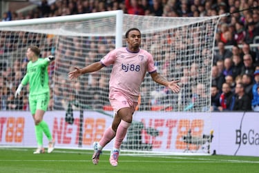 Doble asistencia de Daniel Muñoz en épico empate del Crystal Palace