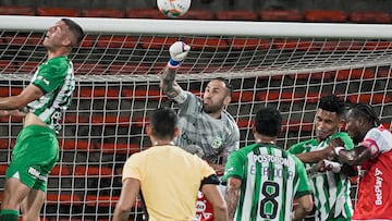 Nacional y Santa Fe sellan su clasificación con empate