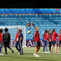 Ping-pong para las titulares y trabajo sobre el césped para el resto