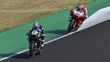 Maverick Viñales por delante de Jack Miller durante el test de MotoGP en Misano.