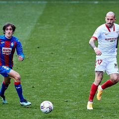 Papu y Aleix Vidal entran
en la lista UEFA del Sevilla