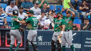 AME8163. MONTERREY (MÉXICO), 18/09/2022.- Jugadores de Leones de Yucatán festejan una carrera hoy, durante el sexto partido de la Serie del Rey, ante entre Sultanes de Monterrey y Leones de Yucatan hoy, en el estadio de béisbol de Monterrey (México). EFE/ Miguel Sierra