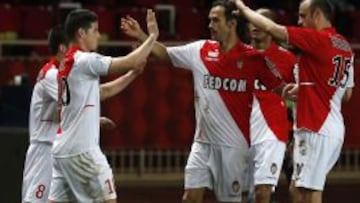 Los jugadores del M&oacute;naco celebran el segundo gol.