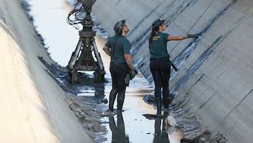 -FOTODELDIA- MOCEJÓN (TOLEDO), 19/08/2024.- La Guardia Civil rastrea el canal de Mocejón y registra dos domicilios de esta localidad toledana en la que fue asesinado el niño de 11 años Mateo, un crimen por el que ha sido detenido este lunes un joven de 20 años. EFE/ Ismael Herrero
