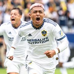 Julián Araujo espera resolución de FIFA para fichar por el Barcelona