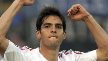 El delantero brasileño del Milán Kaká ha asegurado que no ha tenido "contactos" con el Real Madrid y que no le ha llamado "nadie", en una entrevista publicada hoy por el diario deportivo "La Gazzetta dello Sport".