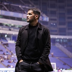 Nicolás Larcamón a la espera de refuerzos y una cancha digna para Cruz Azul