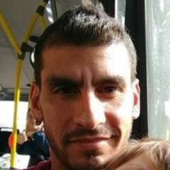 Nahuel Guzmán viaja en transporte público con su hijo