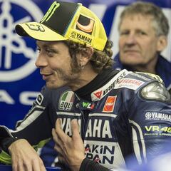 Rossi probará el Mercedes F1 y Hamilton la Yamaha de MotoGP