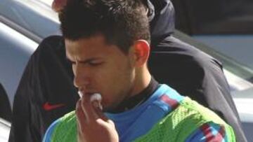 Agüero se retiro del entrenamiento por precaución.