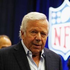 El dueño de los Patriots, acusado de usar servicios de prostitución en un salón de masajes ilícito