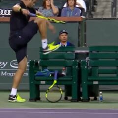 Cruce de cables épico de Ryan Harrison: ¡destrozó 4 raquetas!