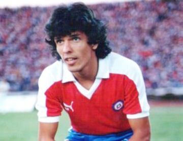 Notable defensa central en los años 80 en Cobreloa y la Roja.