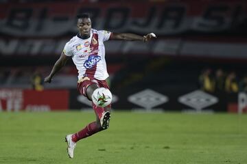 Un jugador del Deportes Tolima vuelve a aparecer en el equipo ideal. Danovis Banguero a sus 30 años fue uno de los más regulares en el equipo de Gamero con 39 partidos disputados, 36 de ellos como titular. 3264 minutos en cancha y marcó en cinco ocasiones. 