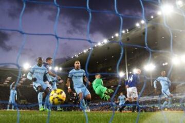 Steven Naismith igualó el marcador tras una pésima salida de Hart.