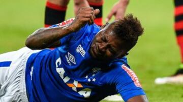 El nacido en Buenaventura hace parte del Cruzeiro brasileño tras haber jugado en el Vasco de Gama. Antes estuvo en México y China, en el Shanghái Shenua en el 2010, donde jugó 44 partidos y anotó 25 goles, buena cifra. Militó en el Estudiantes Mérida de Venezuela y debutó en América de Cali en 2005.