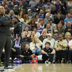Why did the Sacramento Kings fire Mike Brown?