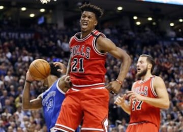Jimmy Butler celebra una canasta en la victoria de Toronto Raptors ante Chicago Bulls por 122-120.