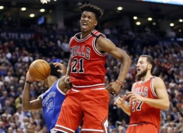 Jimmy Butler celebra una canasta en la victoria de Toronto Raptors ante Chicago Bulls por 122-120.