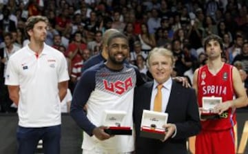 Estados Unidos celebra el mundial de basket. Kyrie Irving MVP del encuentro.