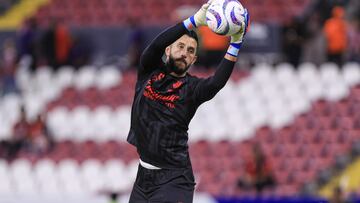 Camilo Vargas durante un partido con el Atlas.