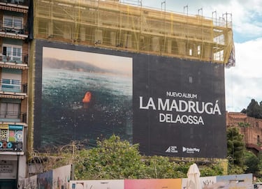 Aunque ha sacado EPs y ha participado en colaboraciones con otros artistas, Delaossa sacó en marzo de 2025 el álbum de ‘La madrugá’. El artista español llevaba sin publicar un álbum de estudio desde 2019. Su nuevo trabajo ha sido un gran éxito, con letras profundas y colaboraciones de élite como la de Quevedo. Sin duda, fue uno de los regresos más esperados en la escena urbana española.