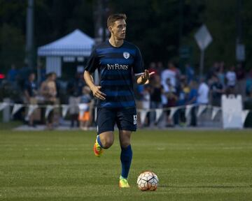 6.- (Sporting Kansas city) 1.95 metros