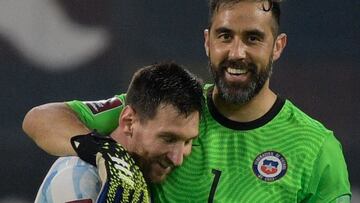 El ranking sudamericano en que Claudio Bravo supera a Messi