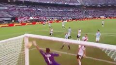 Gane o no, pasará a la historia: el golazo de tiro libre de Quintero a Racing nominado al Puskas