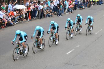 El equipo Astana de Superman López llegó en 15:27, 22 segundos más que EF. 