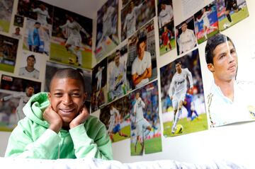 Fotografía de la habitación de Kylian donde se puede ver que Cristiano Ronaldo ha sido su ídolo futbolístico. 
