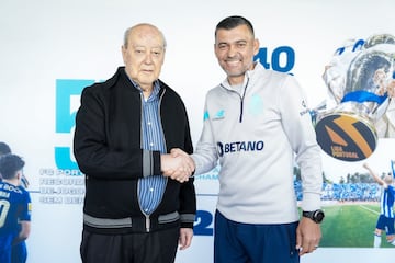 Jorge Pinto da Costa y Sérgio Conceiçao anuncian la renovación del entrenador.