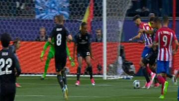 El Atleti reclamó penalti de Casemiro a Carrasco