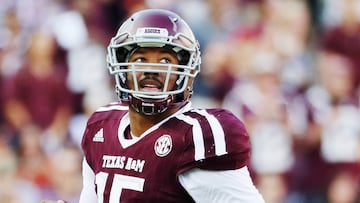 COLLEGE STATION, TX - OCTOBER 08: Myles Garrett #15 of the Texas A&M Aggies waits near the bench in the second half of their game against the Tennessee Volunteers at Kyle Field on October 8, 2016 in College Station, Texas. Scott Halleran/Getty Images/AFP
== FOR NEWSPAPERS, INTERNET, TELCOS & TELEVISION USE ONLY ==