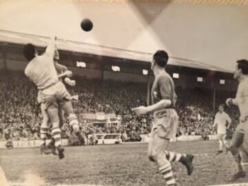 Adauto Iglesias jugó en el Real Madrid y con 31 años se marchó a Australia, donde fue pionero del 'soccer' e ídolo de la afición.