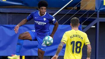 Koundé, ante Alberto Moreno.