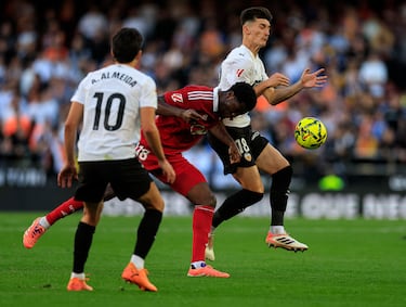 Aprobados y suspensos del Valencia: Hugo Duro salva un punto en el descuento