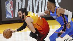 GFX16. Salt Lake City (United States), 22/04/2018.- Utah Jazz guard Ricky Rubio (L) drives past Oklahoma City Thunder guard Russell Westbrook (R) in the first half during the NBA Western Conference First Round playoff game three at Vivint Smart Home Arena in Salt Lake City, Utah, USA, 21 April 2018. (Baloncesto, Estados Unidos) EFE/EPA/GEORGE FREY SHUTTERSTOCK OUT