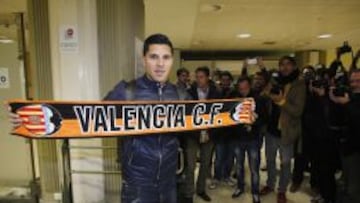 Oficial: Enzo Pérez, al Valencia. "Estoy muy feliz", dijo al llegar