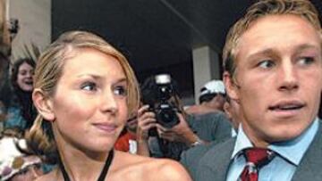 <b>ENAMORADO.</b> Wilkinson con su novia, la modelo Diana Stewart, imagen de Mark & Spencer.