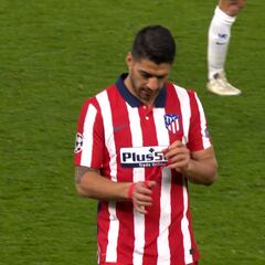 El enfado visible de Luis Suárez tras el cambio de Simeone
