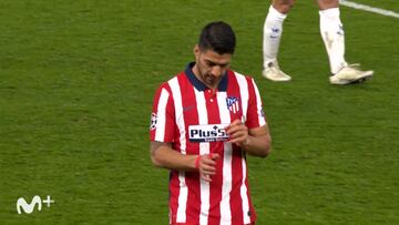 El enfado visible de Luis Suárez tras el cambio de Simeone