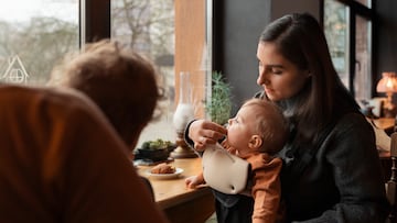 Unos padres llevan a su hija de un año a un restaurante y alucinan cuando piden la cuenta: “A las familias y a los padres”