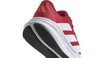 Suela de zapatilla Adidas Galaxy para hombre en color rojo; est disponible en Amazon.