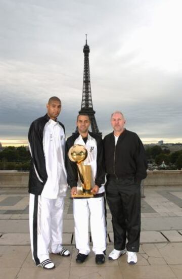 Con Duncan, Parker y la Torre Eiffel de fondo.