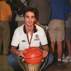 19 años de "La Bomba Navarro" en la Selección, en imágenes