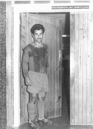 Comenzó su carrera en el Elche donde jugó entre 1959 y 1962. Después fichó por el Barcelona, donde estuvo hasta 1966.