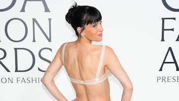 Muy al estilo de la Princesa Diana, Lily Allen deslumbra con su propia versión del “vestido de la venganza”, tras su divorcio con David Harbour.